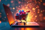 Ein Laptop der geöffnet ist und auf ihm ist ein kleiner Einkaufswagen mit vielen Geschenken befüllt